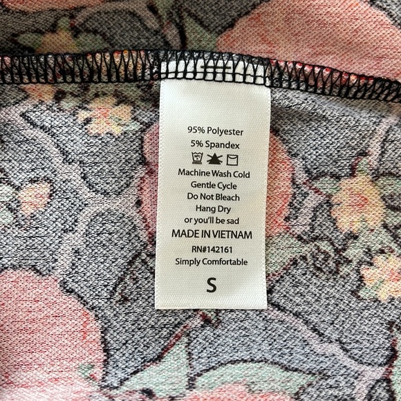 💕Like New Red Roses Lularoe Cassie Pencil Skirt💕 - Picture 5 of 6